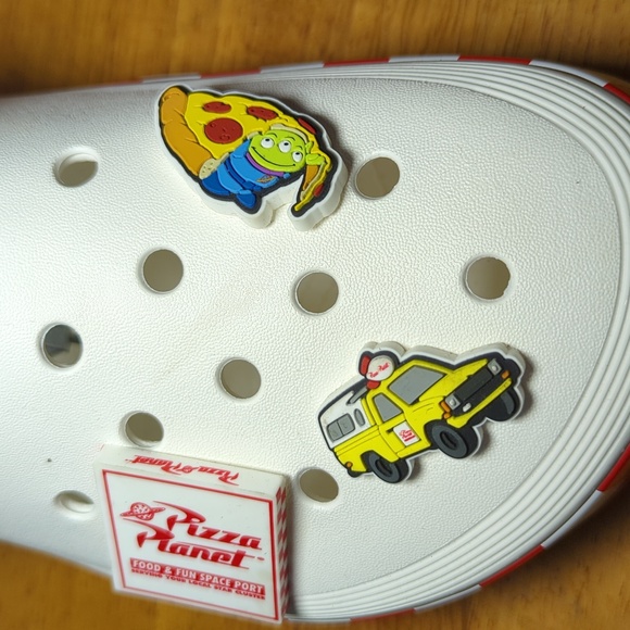 Toy Story x Crocs Off-Court Clog "Pizza Planet" in White Red Women's 10 Men's 8 - Picture 5 of 9